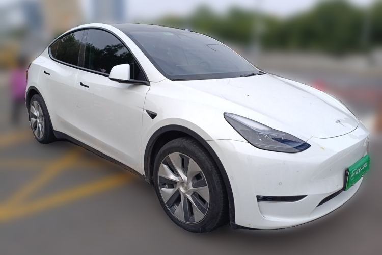 Used Tesla Model Y 2021 Long-Range All-Wheel-Drive Version 3D7 Front Right 45 Deg