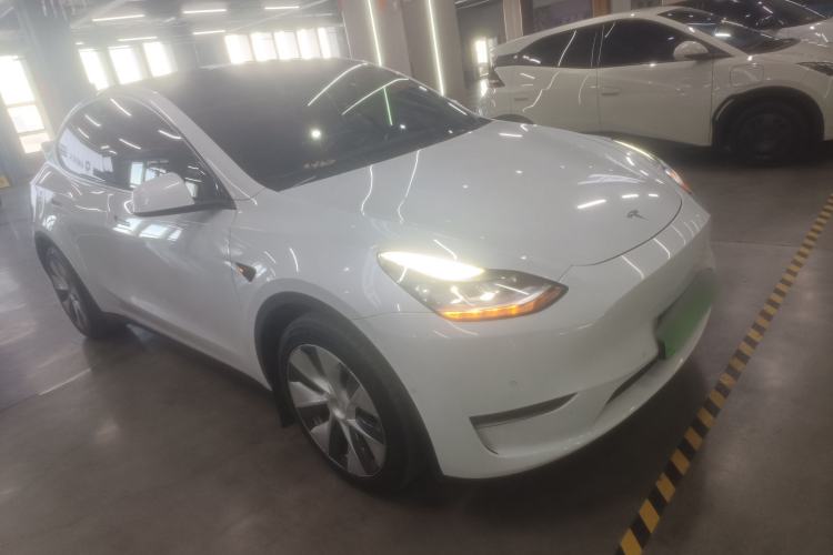 Used Tesla Model Y 2021 Standard Range Rear-Wheel Drive Version Front Right 45 Deg