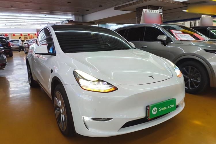 Used Tesla Model Y 2021 Long-Range All-Wheel-Drive Version Front Right 45 Deg