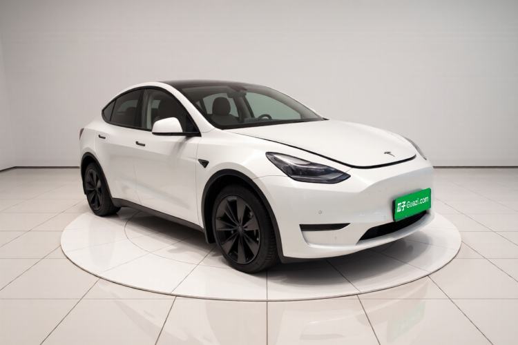 Used Tesla Model Y 2021 Long-Range All-Wheel-Drive Version Front Right 45 Deg