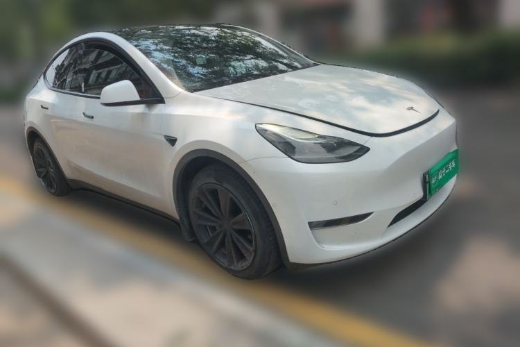 Used Tesla Model Y 2021 Long-Range All-Wheel-Drive Version Front Right 45 Deg