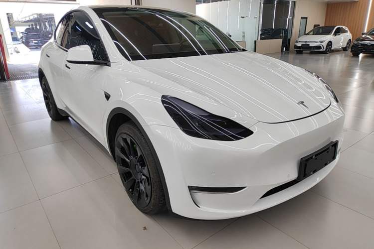 Used Tesla Model Y 2021 Revised Version 2 Long-Range All-Wheel-Drive Edition Front Right 45 Deg