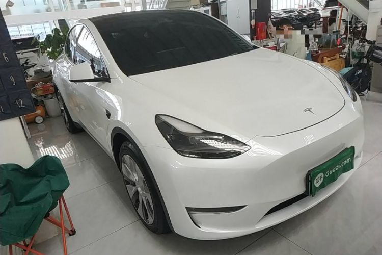 Used Tesla Model Y 2021 Long-Range All-Wheel-Drive Version Front Right 45 Deg