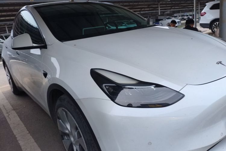 Used Tesla Model Y 2021 Standard Range Rear-Wheel Drive Version Front Right 45 Deg