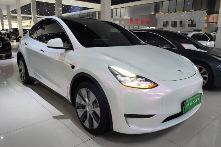 Used Tesla Model Y 2021 Long-Range All-Wheel-Drive Version 3D7 Front Right 45 Deg