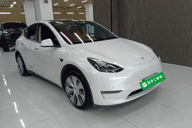 Used Tesla Model Y 2021 Standard Range Rear-Wheel Drive Version Front Right 45 Deg