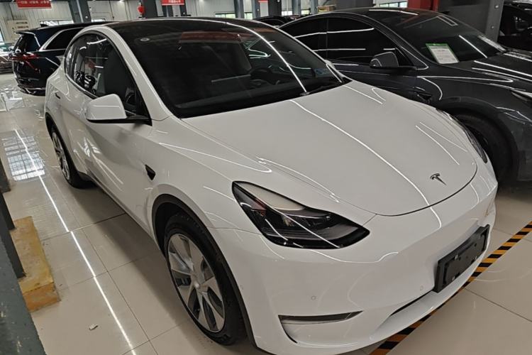 Used Tesla Model Y 2021 Revised Version 2 Long-Range All-Wheel-Drive Edition Front Right 45 Deg