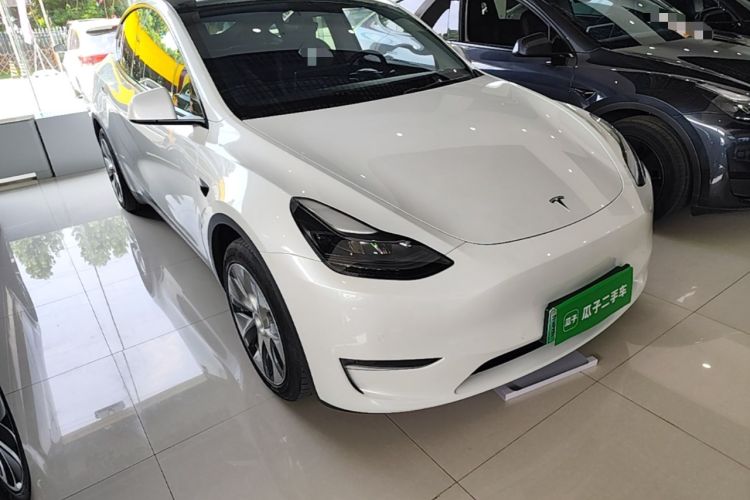 Used Tesla Model Y 2021 Standard Range Rear-Wheel Drive Version Front Right 45 Deg
