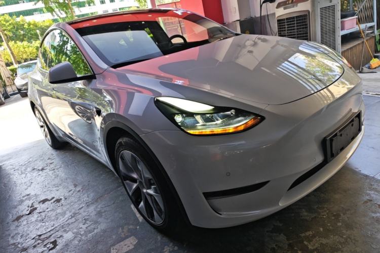 Used Tesla Model Y 2021 Standard Range Rear-Wheel Drive Version Front Right 45 Deg