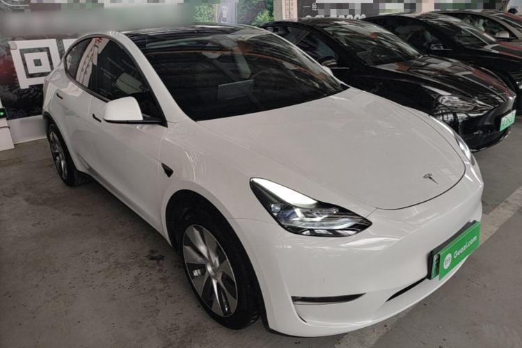Used Tesla Model Y 2021 Long-Range All-Wheel-Drive Version 3D7 Front Right 45 Deg
