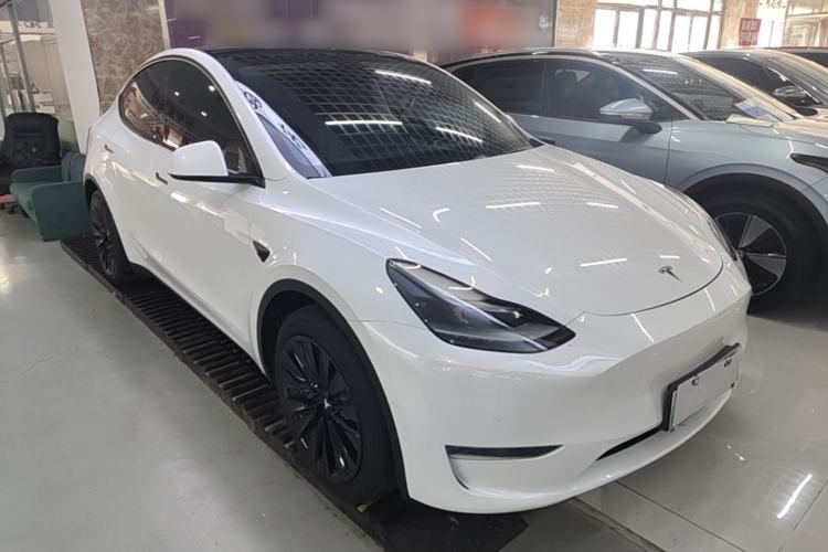 Used Tesla Model Y 2021 Long-Range All-Wheel-Drive Version Front Right 45 Deg