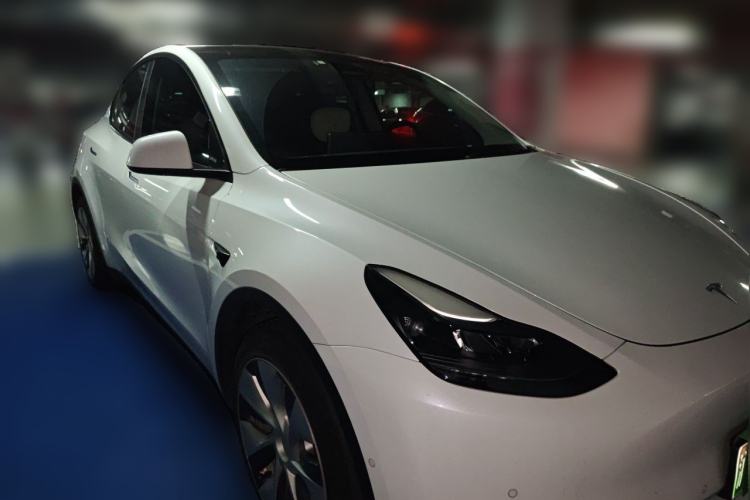 Used Tesla Model Y 2021 Standard Range Rear-Wheel Drive Version Front Right 45 Deg