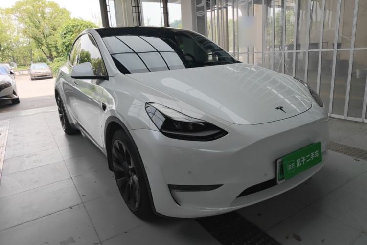 Used Tesla Model Y 2021 Long-Range All-Wheel-Drive Version Front Right 45 Deg