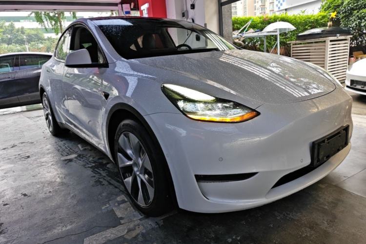 Used Tesla Model Y 2021 Long-Range All-Wheel-Drive Version Front Right 45 Deg