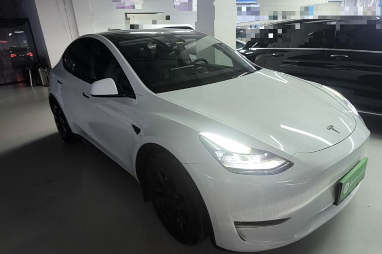 Used Tesla Model Y 2021 Long-Range All-Wheel-Drive Version Front Right 45 Deg