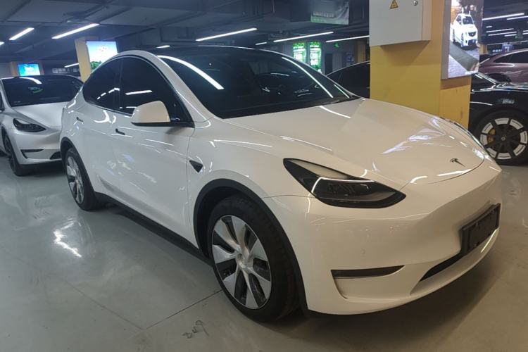 Used Tesla Model Y 2021 Long-Range All-Wheel-Drive Version Front Right 45 Deg