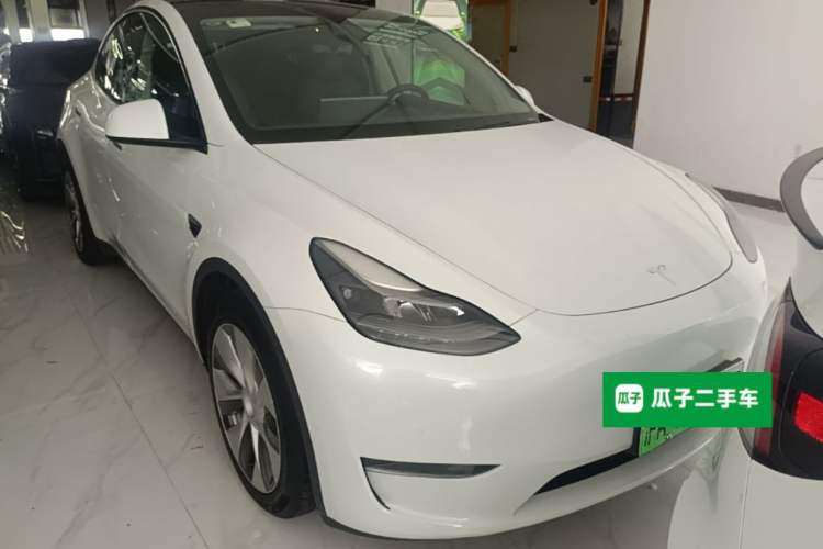 Used Tesla Model Y 2021 Long-Range All-Wheel-Drive Version Front Right 45 Deg