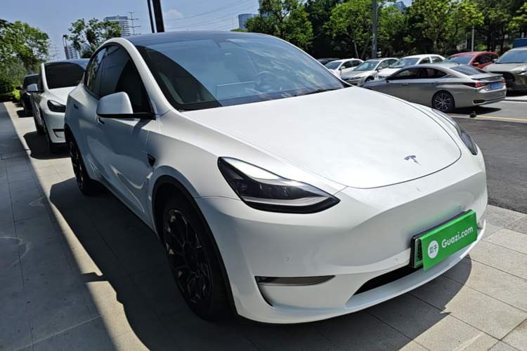 Used Tesla Model Y 2021 Long-Range All-Wheel-Drive Version Front Right 45 Deg