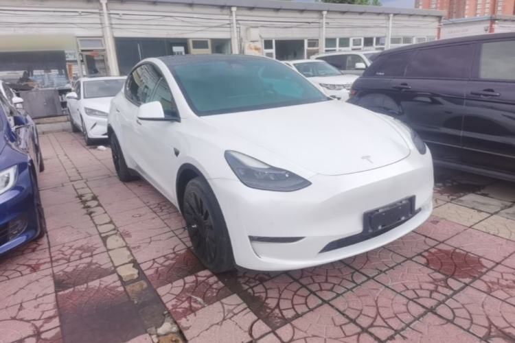 Used Tesla Model Y 2021 Long-Range All-Wheel-Drive Version Front Right 45 Deg