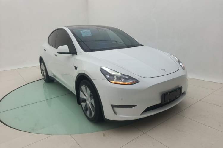 Used Tesla Model Y 2021 Long-Range All-Wheel-Drive Version 3D7 Front Right 45 Deg