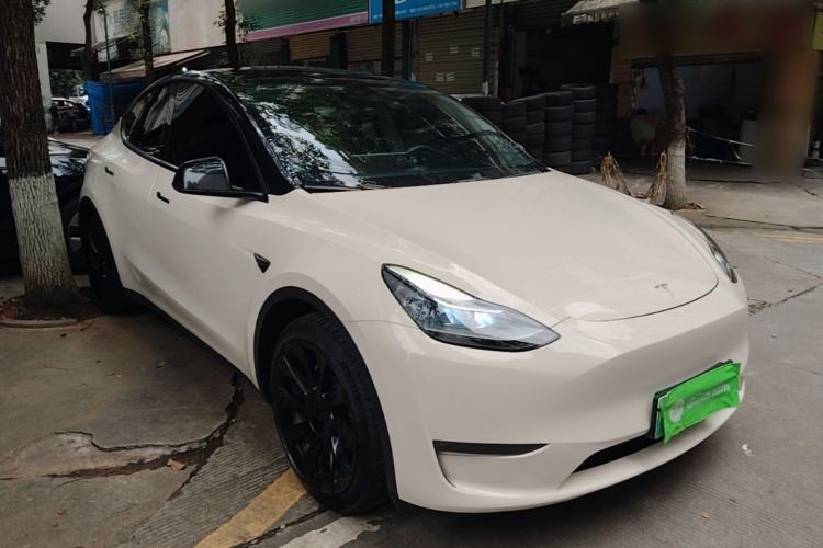 Used Tesla Model Y 2021 Long-Range All-Wheel-Drive Version Front Right 45 Deg