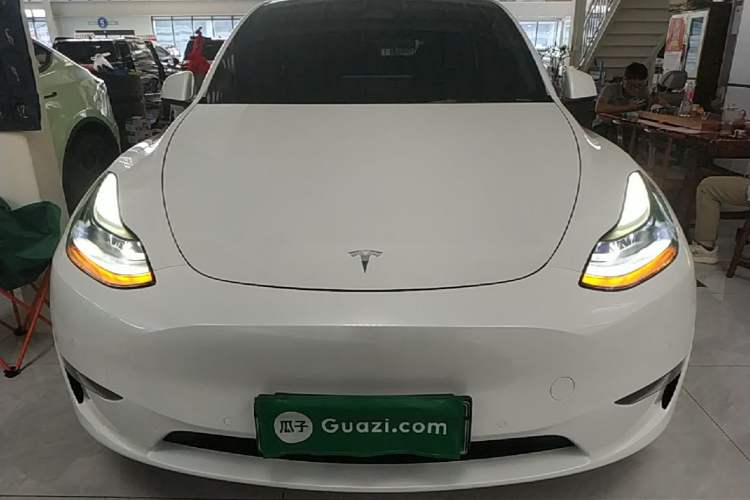 Used Tesla Model Y 2021 Long-Range All-Wheel-Drive Version Front