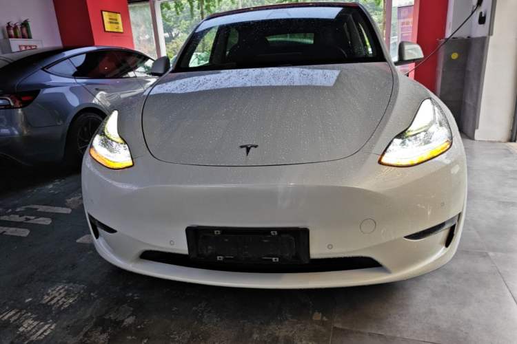 Used Tesla Model Y 2021 Long-Range All-Wheel-Drive Version Front