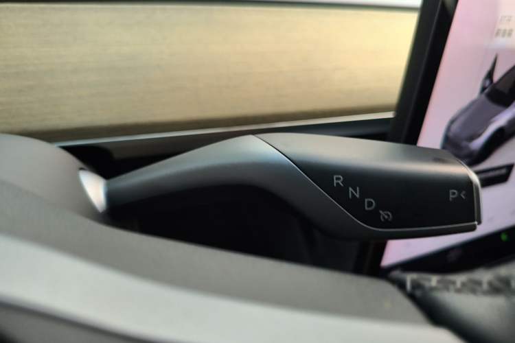 Used Tesla Model Y 2021 Performance High-Performance All-Wheel-Drive Version Gear Lever