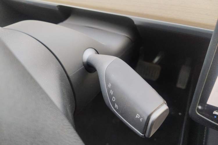 Used Tesla Model Y 2021 Long-Range All-Wheel-Drive Version 3D7 Gear Lever