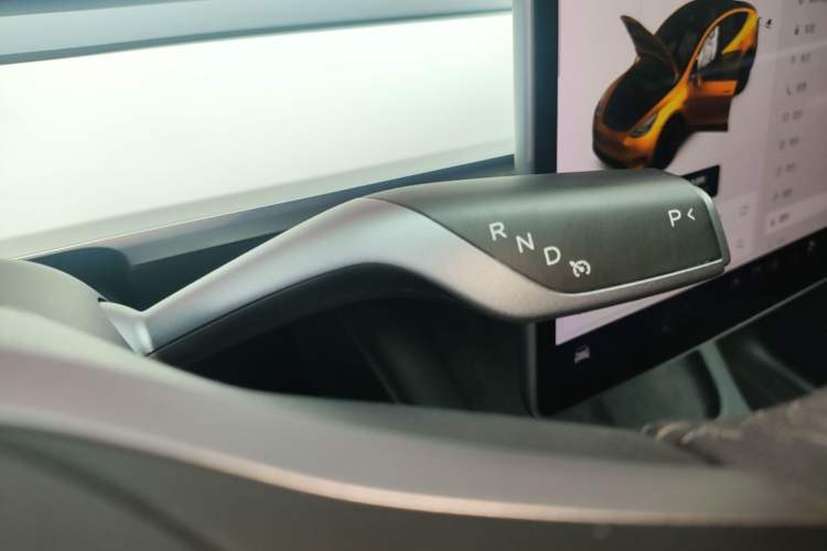 Used Tesla Model Y 2021 Long-Range All-Wheel-Drive Version 3D7 Gear Lever