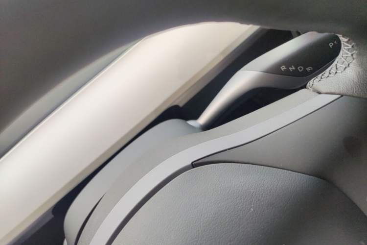 Used Tesla Model Y 2021 Long-Range All-Wheel-Drive Version 3D7 Gear Lever