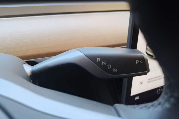 Used Tesla Model Y 2021 Long-Range All-Wheel-Drive Version 3D7 Gear Lever