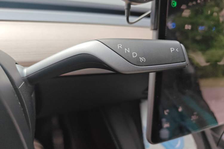 Used Tesla Model Y 2021 Long-Range All-Wheel-Drive Version 3D7 Gear Lever