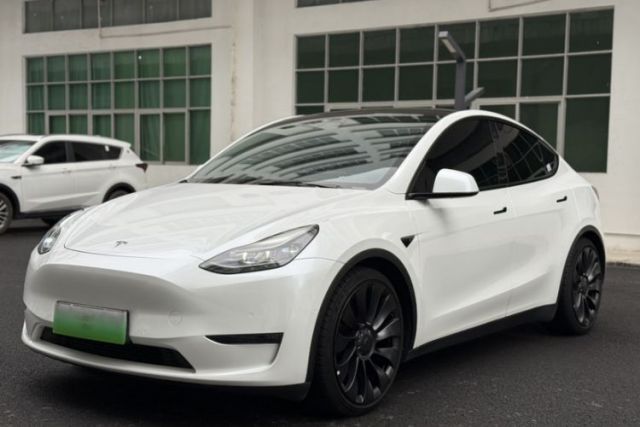 Ojetý Tesla Model Y 2021 Performance High-Performance All-Wheel-Drive Version