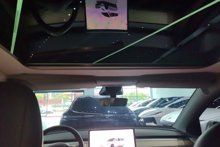 Used Tesla Model Y 2021 Revised Version 2 Long-Range All-Wheel-Drive Edition Headliner