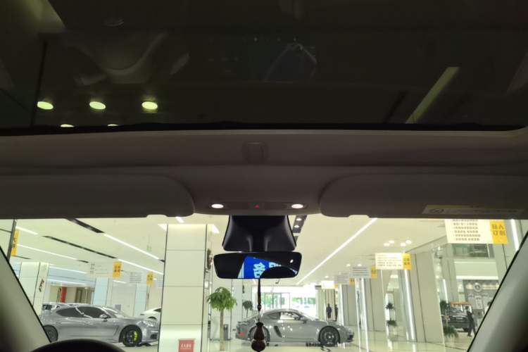 Used Tesla Model Y 2021 Standard Range Rear-Wheel Drive Version Headliner