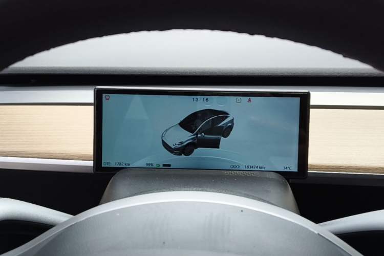 Used Tesla Model Y 2021 Long-Range All-Wheel-Drive Version 3D7 Instrument Cluster