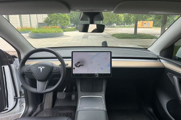 Used Tesla Model Y 2021 Long-Range All-Wheel-Drive Version 3D7 Interior 1