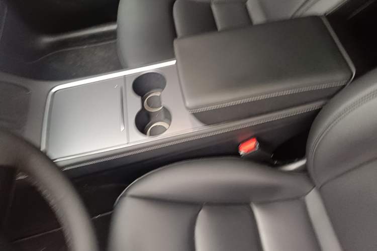 Used Tesla Model Y 2021 Long-Range All-Wheel-Drive Version Interior 1