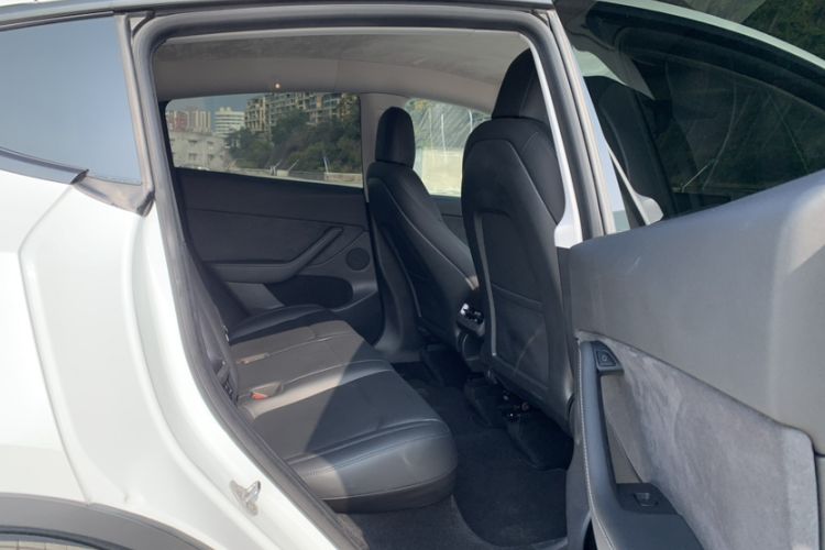 Used Tesla Model Y 2021 Long-Range All-Wheel-Drive Version 3D7 Interior 1