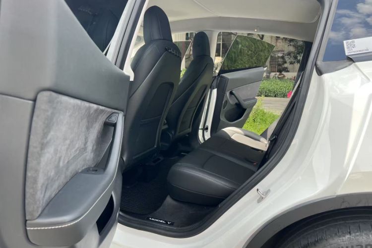 Used Tesla Model Y 2021 Long-Range All-Wheel-Drive Version 3D7 Interior 1