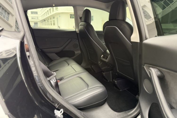 Used Tesla Model Y 2021 Performance High-Performance All-Wheel-Drive Version Interior 1