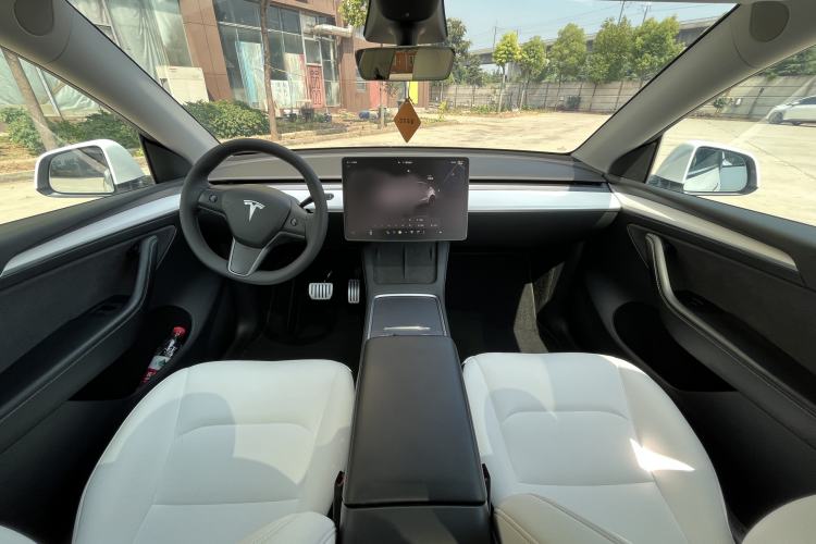 Used Tesla Model Y 2021 Performance High-Performance All-Wheel-Drive Version Interior 1