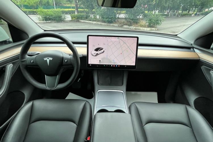 Used Tesla Model Y 2021 Long-Range All-Wheel-Drive Version Interior 1