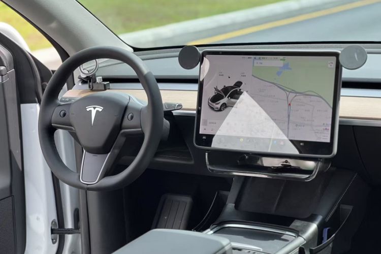 Used Tesla Model Y 2021 Long-Range All-Wheel-Drive Version 3D7 Interior 10