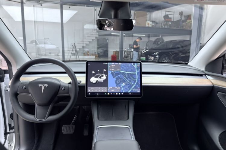 Used Tesla Model Y 2021 Long-Range All-Wheel-Drive Version 3D7 Interior 10