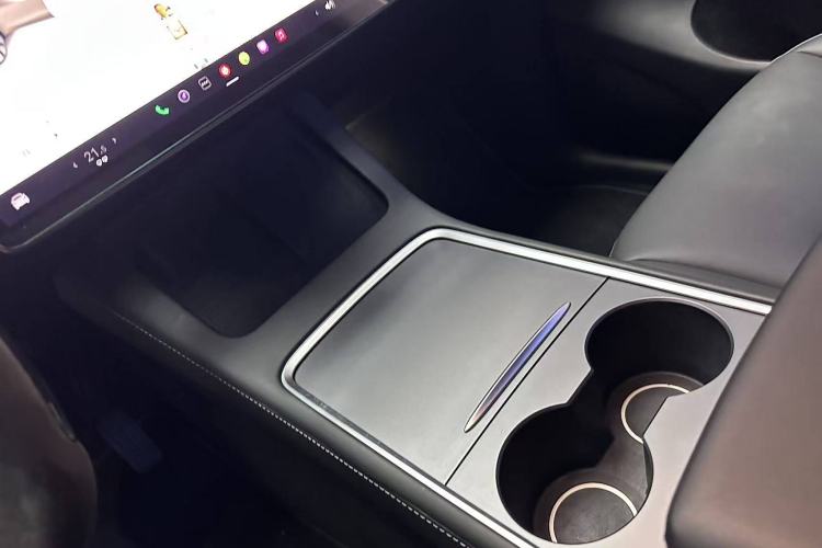Used Tesla Model Y 2021 Long-Range All-Wheel-Drive Version Interior 12