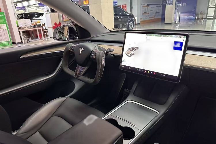 Used Tesla Model Y 2021 Long-Range All-Wheel-Drive Version Interior 13
