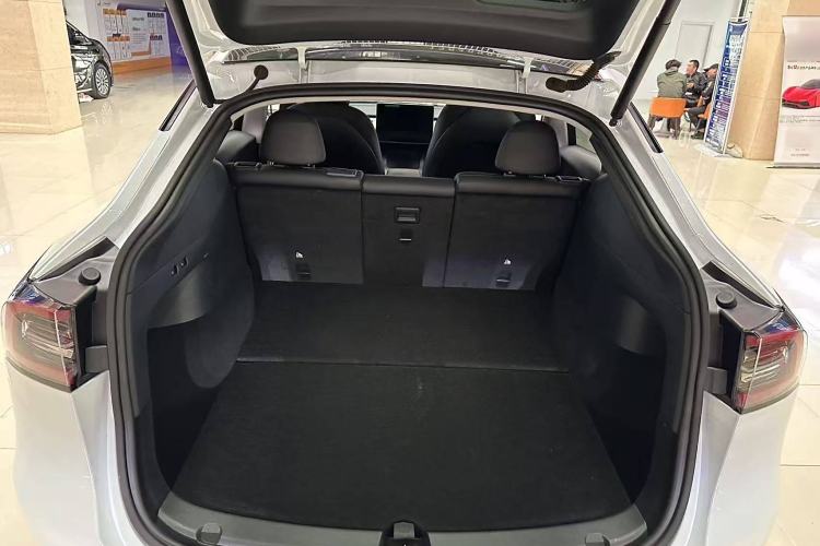 Used Tesla Model Y 2021 Long-Range All-Wheel-Drive Version Interior 14