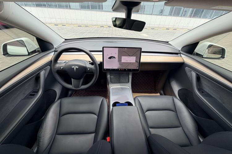 Used Tesla Model Y 2021 Long-Range All-Wheel-Drive Version 3D7 Interior 2